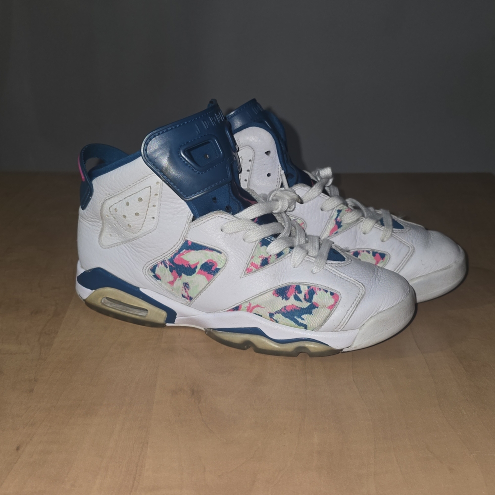 Nike Kids White and Blue Sneakers with Colorful Accents
